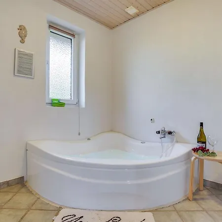 Wyatt - 30km From The Sea By Interhome