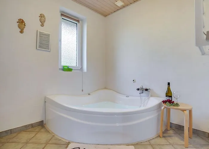 Wyatt - 30km From The Sea By Interhome